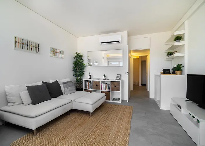 Whome Study & Surf 1-bed By & Nova Sbe Carcavelos (Lisbon)