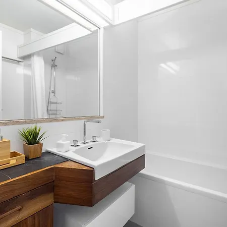 Whome Study & Surf 1-bed By & Nova Sbe Daire Carcavelos (Lisbon)