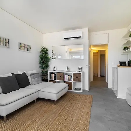 Whome Study & Surf 1-bed By & Nova Sbe Carcavelos (Lisbon)