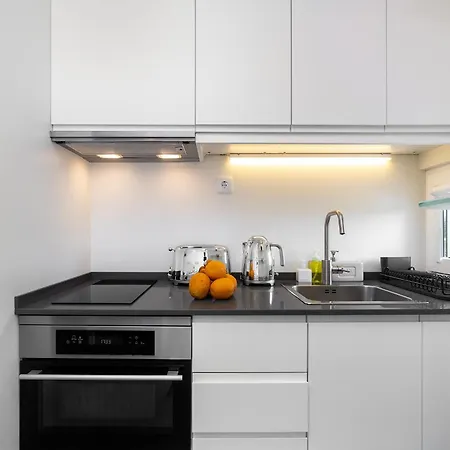 Whome Study & Surf 1-bed By & Nova Sbe