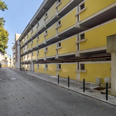 Whome Study & Surf 1-bed By & Nova Sbe * Carcavelos (Lisbon)