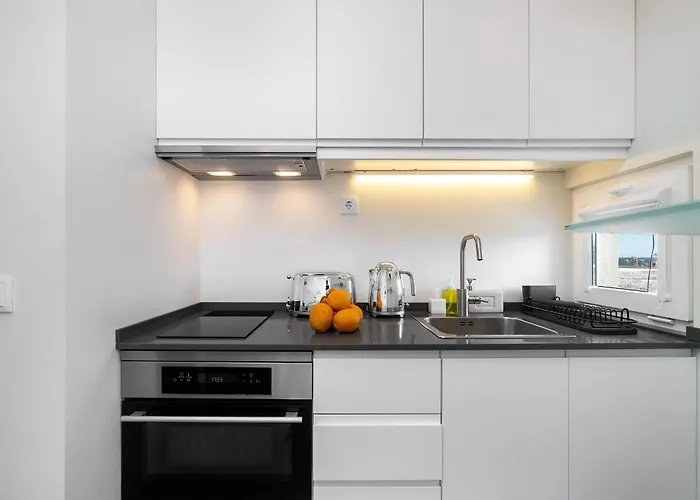 Whome Study & Surf 1-bed By & Nova Sbe